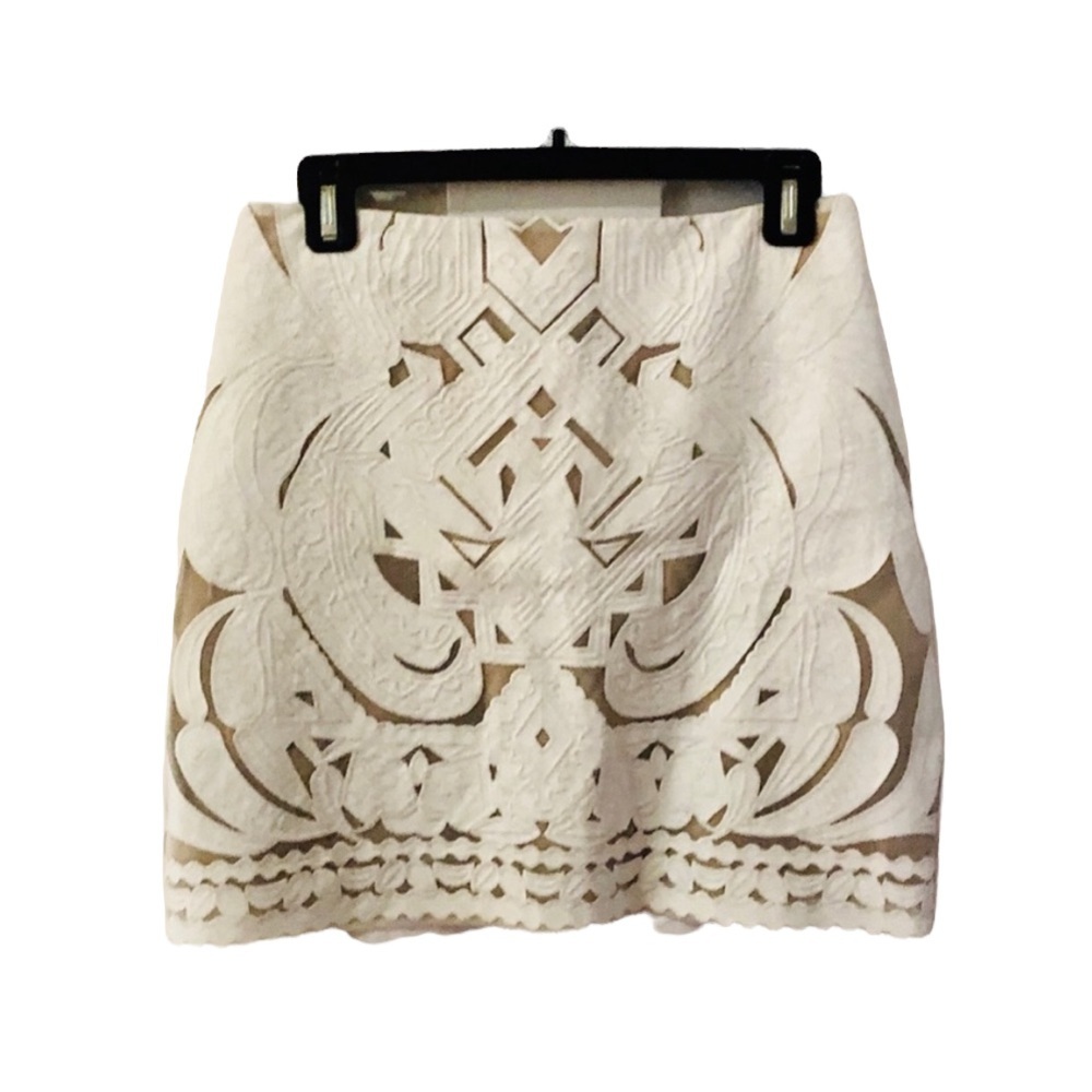 NWT BEBE Women’s White and Tan Cut-Out Patterned Mini Skirt